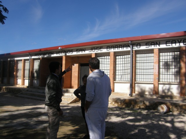 El Ayuntamiento ejecuta obras de mejora y mantenimiento en las antiguas escuelas del Barranco de San Cayetano