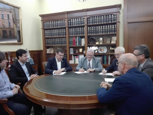 El Ayuntamiento, la Cooperativa Eléctrica y la Fundación Caja Mediterráneo firman un convenio de colaboración para impulsar el Centro de Educación Medio Ambiental “Los Molinos”