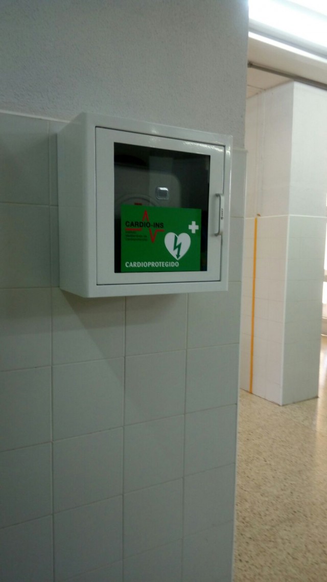 La Concejalía de Educación adquiere desfibriladores semiautomáticos para los centros educativos de Crevillent