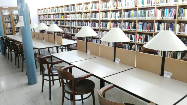 La Biblioteca Municipal “Enric Valor” dispone entre sus fondos de material para preparar oposiciones