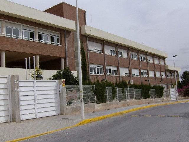 Entrega de premios de la XII Edición del Concurso de Proyectos Empresariales organizado por el Ayuntamiento de Crevillent y el Instituto Canónigo Manchón, con la colaboración de Cooperativa Eléctrica