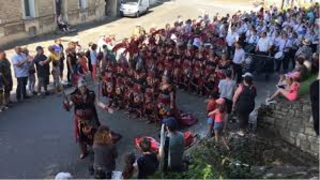 El periódico francés Ouest-france se hace eco de la presencia de los Moros y Cristianos de Crevillent en las fiestas de Fontenay-le-Comte y del Capitán del bando moro 2018