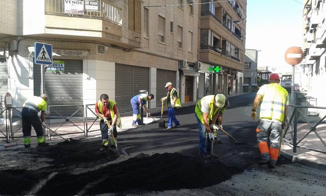 El Ayuntamiento inicia las obras de asfaltado de los caminos rurales de Campillos y San Antonio de la Florida
