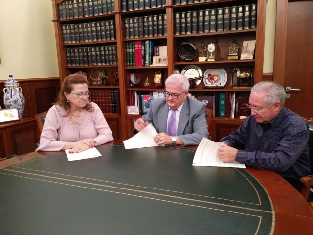 El Ayuntamiento y la Federación de Semana Santa firman el último convenio de la restauración de obras escultóricas procesionales para el pago de los trabajos realizados