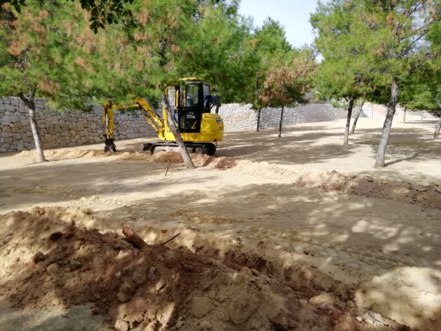 El Ayuntamiento inicia las obras de la nueva zona de ocio en la Rambla con juegos infantiles, gimnasio, mesas de picnic y un área canina