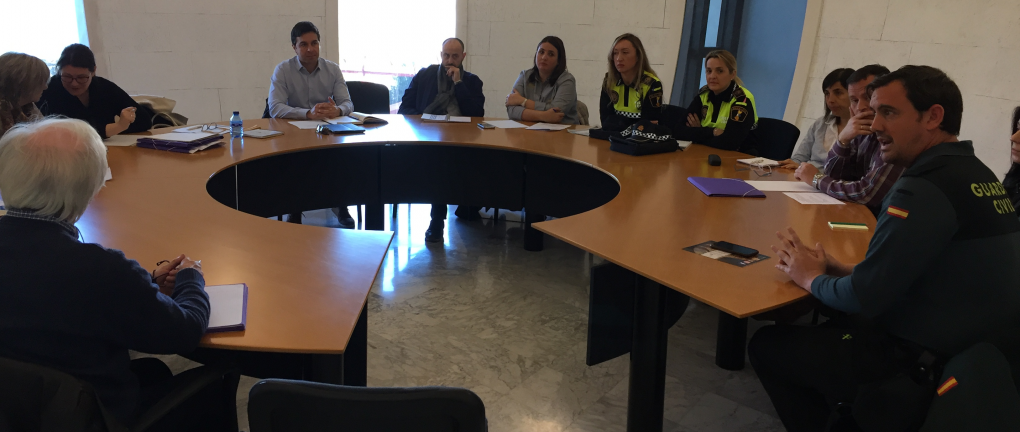 El Ayuntamiento mantiene una reunión con la Policía Local, Guardia Civil y los directores de los centros educativos para poner en marcha actuaciones de prevención en el acoso escolar