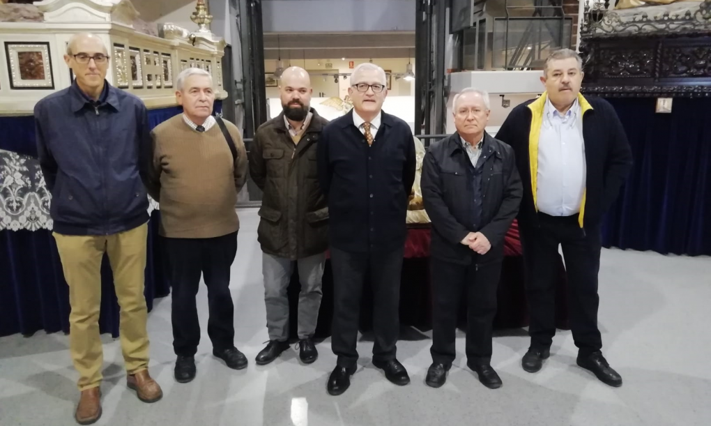 El Alcalde de Crevillent y el Presidente de la Federación de Cofradías y Hermandades de Semana Santa recepcionan los tres grupos escultóricos de propiedad municipal restaurados