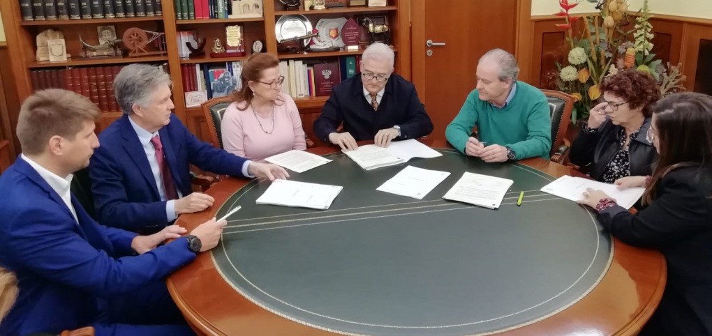 El Ayuntamiento recibe dos grandes donaciones de documentos por parte de los hijos de los crevillentinos ausentes Francisco Pastor Juan y Luis Candela Polo