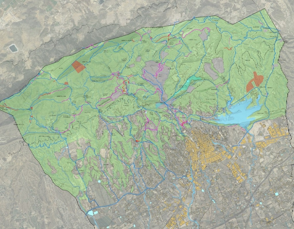 La publicación de un plano con la Red de Itinerarios en la Sierra de Crevillent y la señalización de la sierra son las primeras medidas de Medio Ambiente
