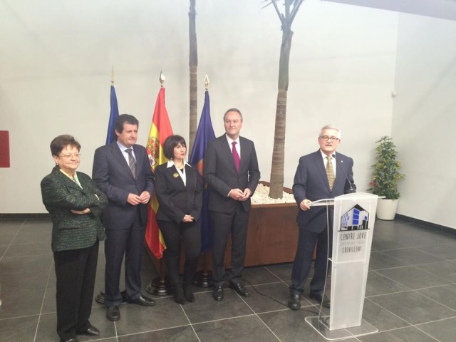 El President de la Generalitat Valenciana inauguró ayer en Crevillent el Centre Jove Juan Antonio Cebrián