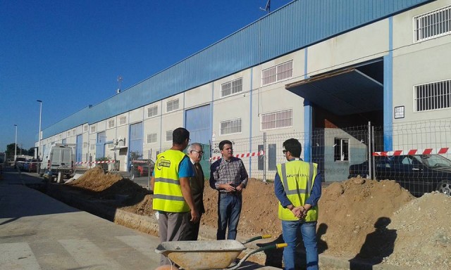 El Ayuntamiento solucionará los problemas de levantamiento de aglomerado en la carretera de La Estación, con un proyecto de ampliación de redes de saneamiento