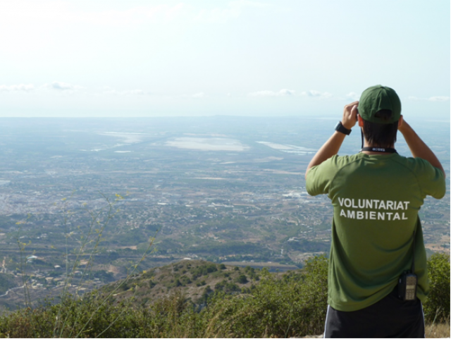 Voluntariado medio ambiental vigilan la sierra de Crevillent durante los meses de verano