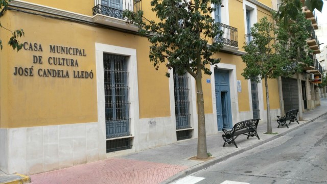 La Casa Municipal de Cultura “José Candela Lledó” alberga tres interesantes exposiciones