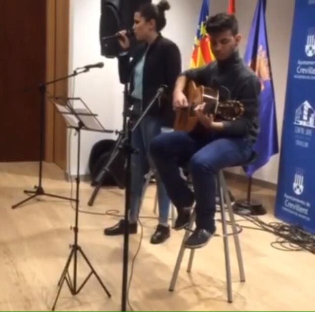 “Acoustic concert” a cargo de Cristina Mas acompañada de Fran Tarí a la guitarra