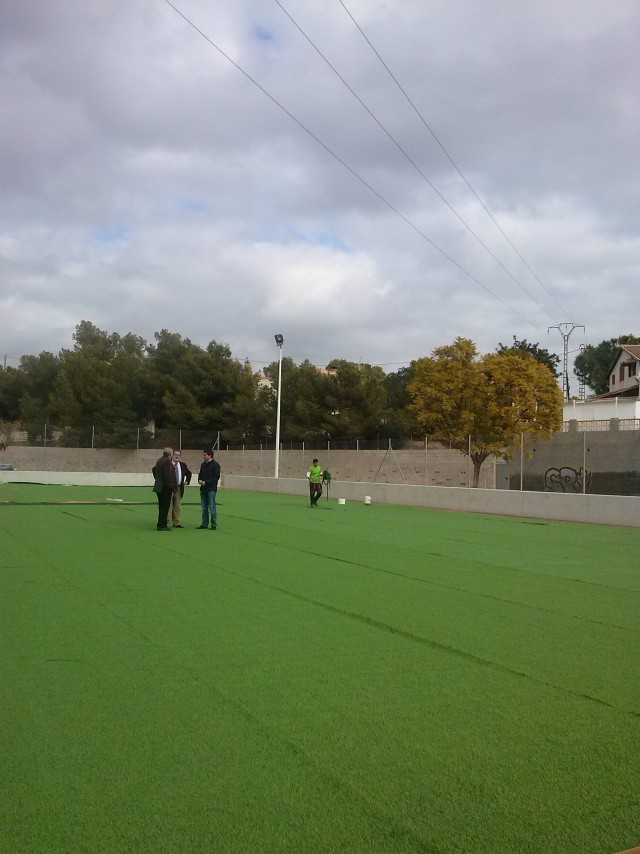La Diputación Provincial de Alicante aprueba la financiación para la instalación  de césped artificial en las pistas del anexo del Campo de Fútbol y en la Ciudad Deportiva “Juanfran Torres“