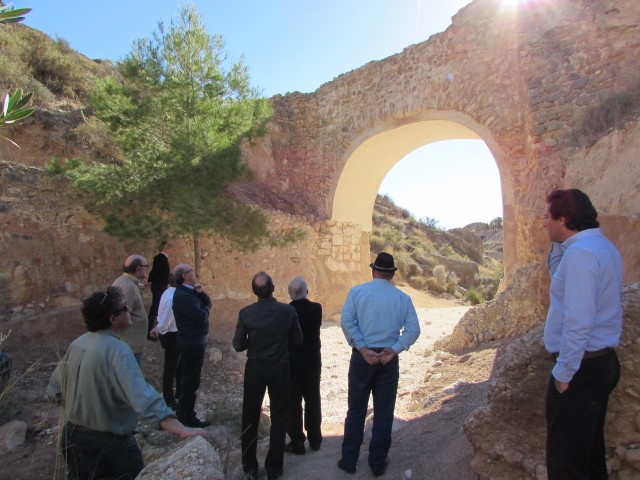 El Alcade de Crevillent César Augusto Asencio y el Diputado de Patrimonio y Arquitectura Jaume Lloret, han visitado hoy la finalización de la obra del Pont dels Moros