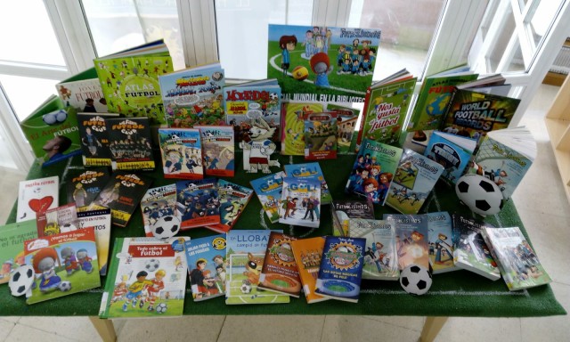La Biblioteca Municipal “Enric Valor” dedica un espacio a libros relacionados con el fútbol con motivo del Mundial 2018