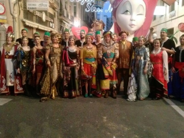 Los Moros y Cristianos de Crevillent participan en el Desfile Internacional de las Hogueras de Alicante
