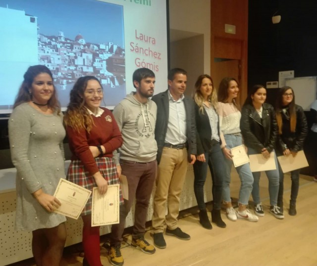 La concejalía de Juventud del Ayuntamiento de Crevillent hace entrega de los premios a los ganadores del II Concurso Fotográfico de Instagram