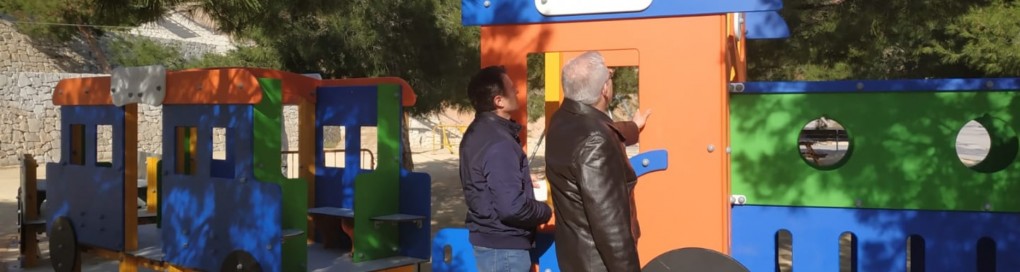 El Ayuntamiento instala nuevos juegos infantiles en la nueva zona de ocio de La Rambla