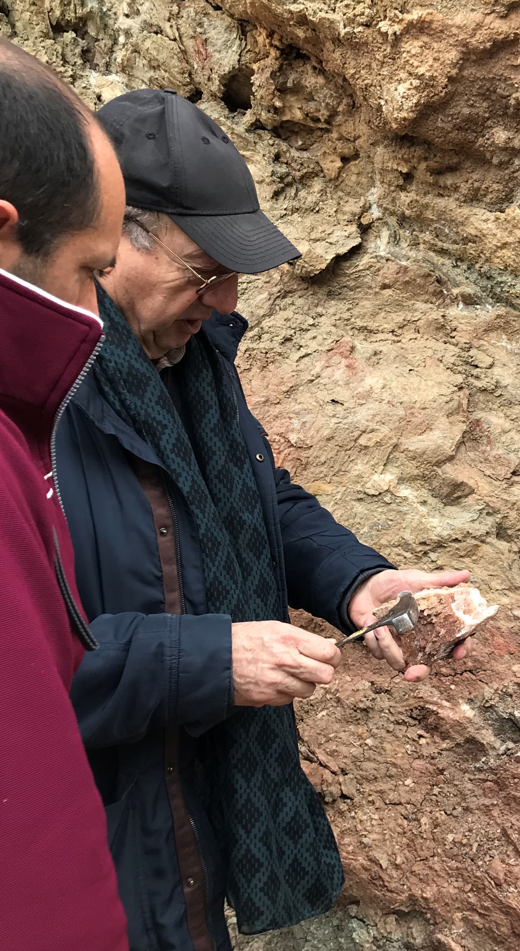 Geólogos visitan Crevillent para el estudio de una peculiar formación geológica que hasta ahora había pasado inadvertida