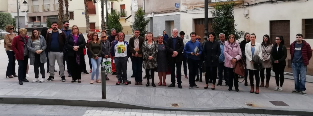 El Ayuntamiento se suma al minuto de silencio por el asesinato de una mujer en Vinaròs