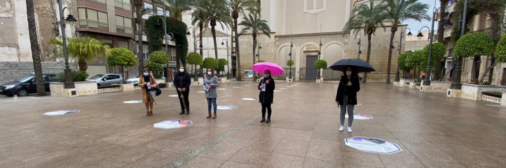 L'exposició urbana “Les dones que deixen rastre” arriba a la Plaça de la Constitució