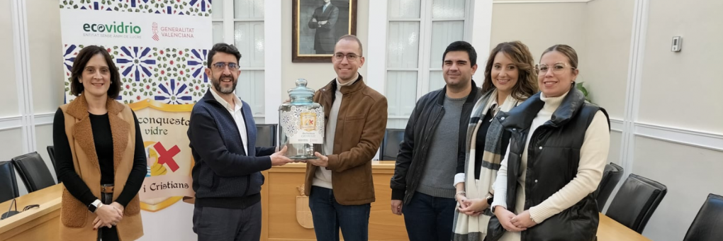 Les comparses de Moros i Cristians de Crevillent reciclen 7.400 kg d'envasos de vidre durant les festes