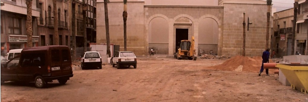 El Archivo Municipal “Clara Campoamor” rememora la inauguración de la Plaza de la Constitución en su 25 aniversario