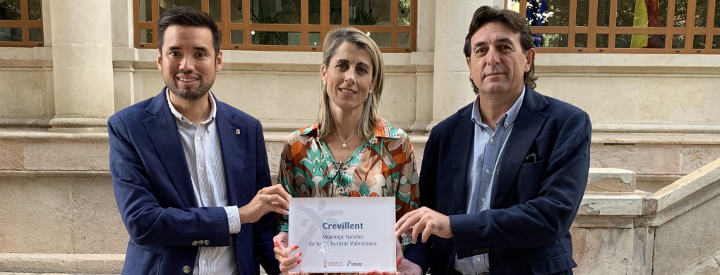El Ayuntamiento de Crevillent recoge el reconocimiento de Municipio Turístico de Singularidad de la Comunidad Valenciana para Crevillent