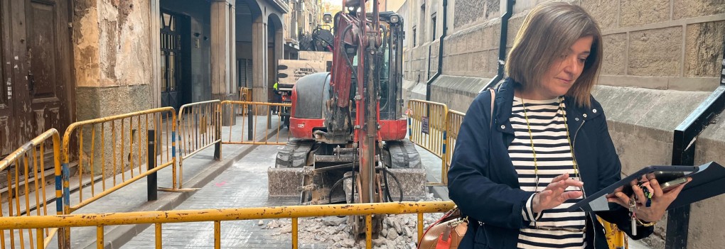 Obras inicia la reparación del pavimento de la calle Corazón de Jesús en pleno centro del municipio